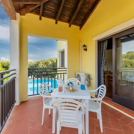 Cozy Flat With Pool Near Apartmán Stintino