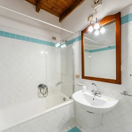 Cozy Flat With Pool Near