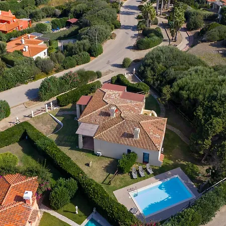 Cozy Flat With Pool Near